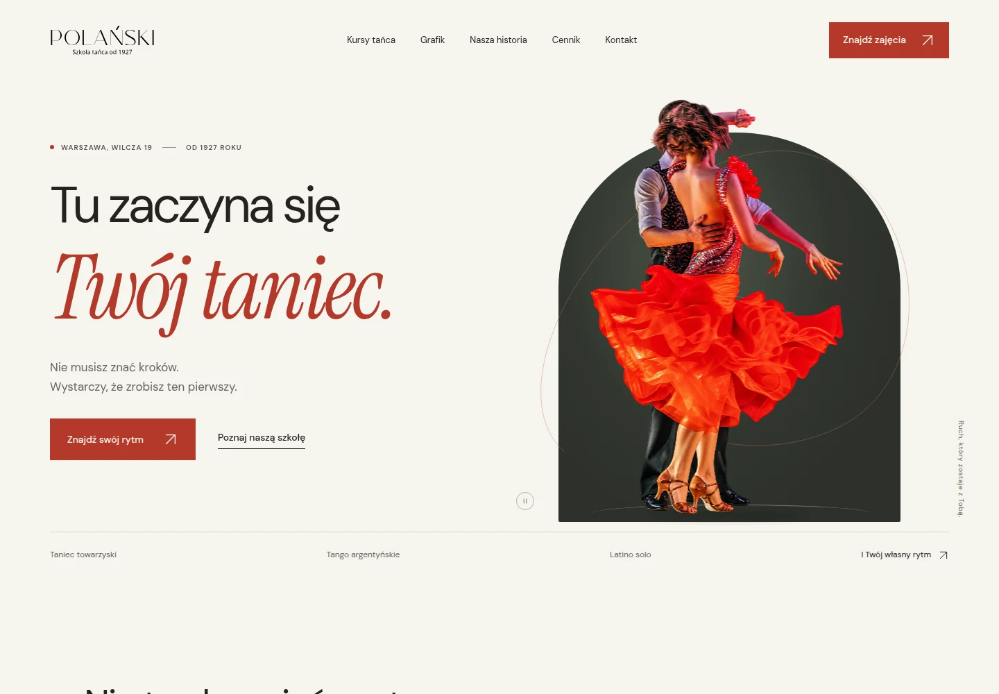 Jasna strona z dużą szeryfową typografią i parą taneczną w czerwonej sukni